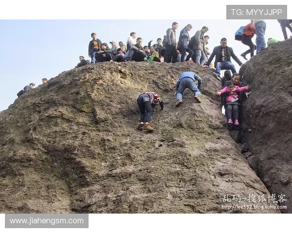 杭州攀岩队的包夹战术解析与实战应用探讨 杭州攀岩队的包夹战术解析与实战应用探讨