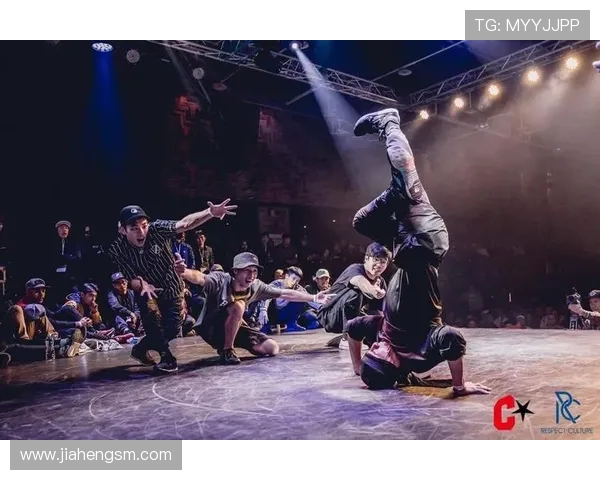 深圳攀岩队在世界街舞大赛中以55分稳居积分榜首位 深圳攀岩队在世界街舞大赛中以55分稳居积分榜首位