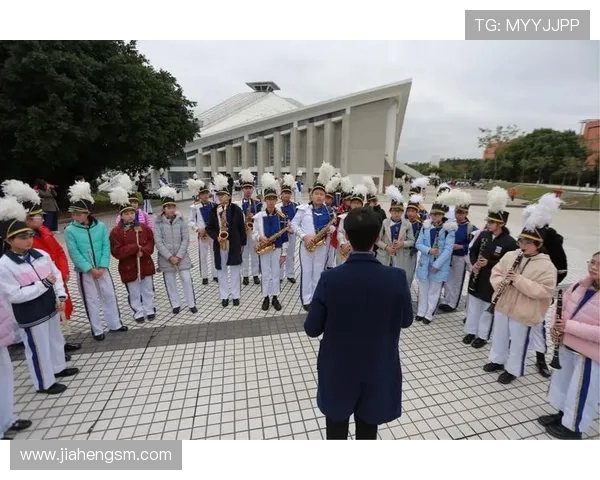 何思雨的成长之路与心灵探索：在追寻梦想中绽放自我光芒