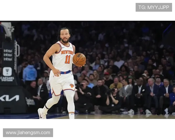 勇士与尼克斯对决精彩回顾球星表现与战术分析全景呈现