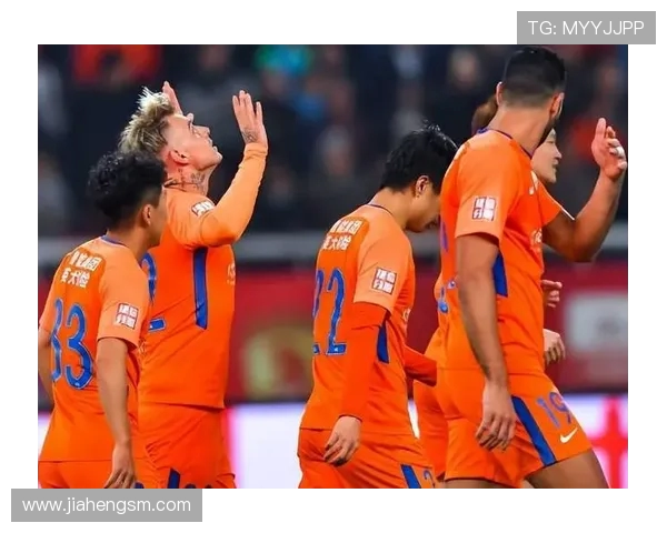 广州恒大与鲁能激战正酣比分悬念迭起引发球迷热议