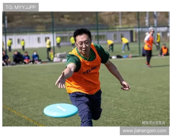 重庆飞盘队的拼搏之路与攀岩联赛的精彩瞬间